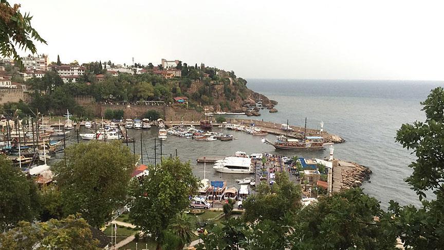 Antalya da tur teknesi yan yattı!